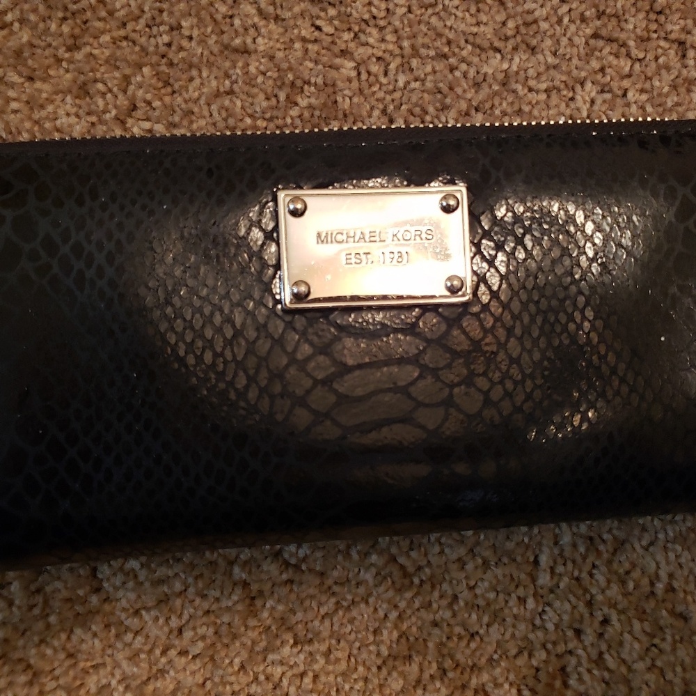 MK Michael Kors wallet- used :)